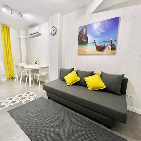 Cozy Suite Apartment, Wifi! Santa Coloma de Gramanet Kültér fotó