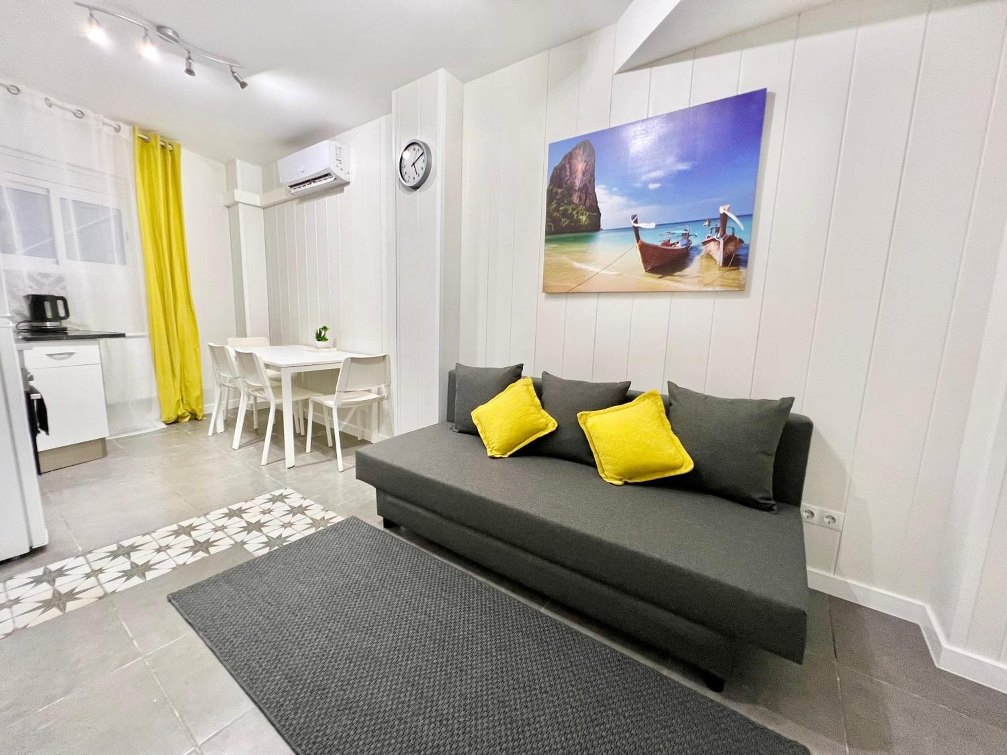 Cozy Suite Apartment, Wifi! Santa Coloma de Gramanet Kültér fotó