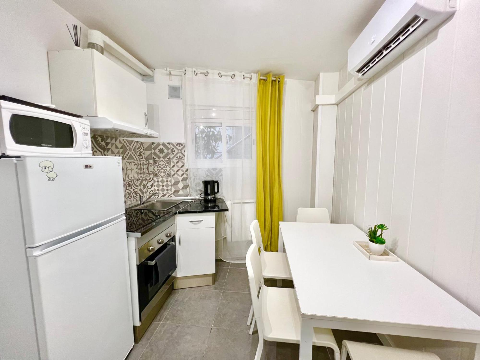 Cozy Suite Apartment, Wifi! Santa Coloma de Gramanet Kültér fotó