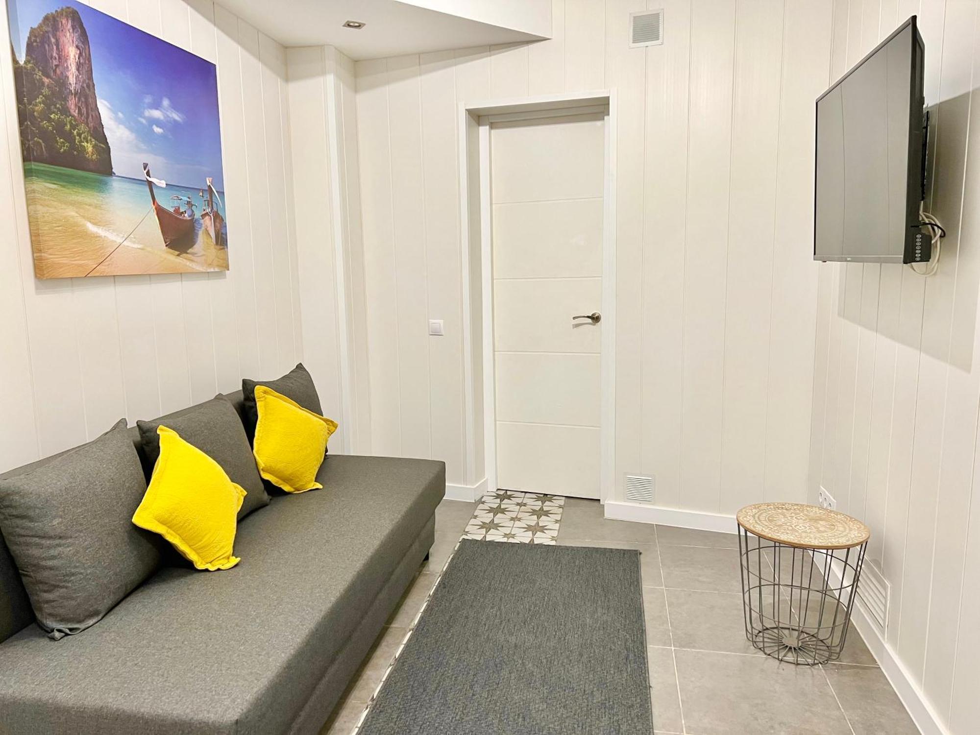 Cozy Suite Apartment, Wifi! Santa Coloma de Gramanet Kültér fotó