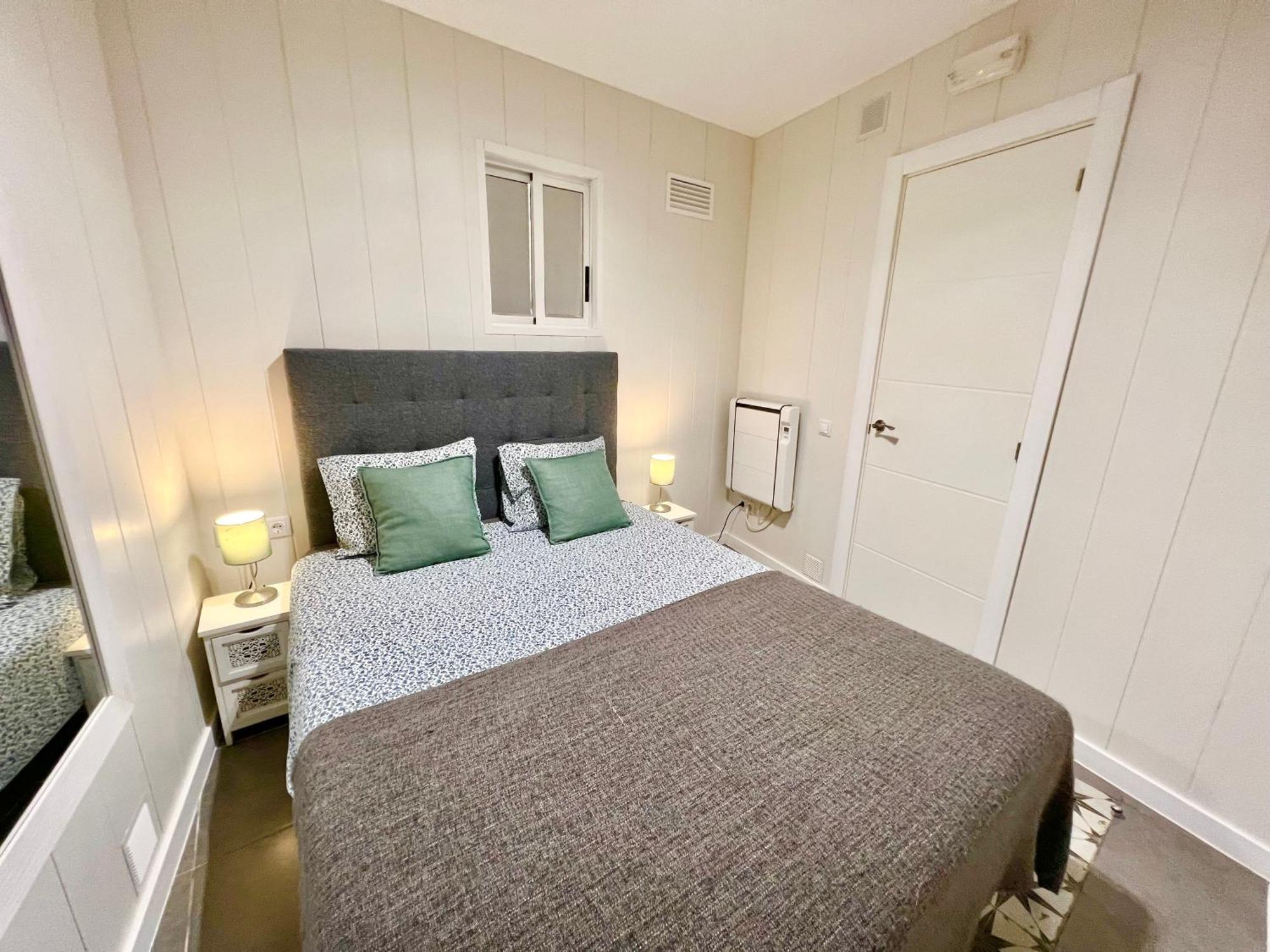 Cozy Suite Apartment, Wifi! Santa Coloma de Gramanet Kültér fotó