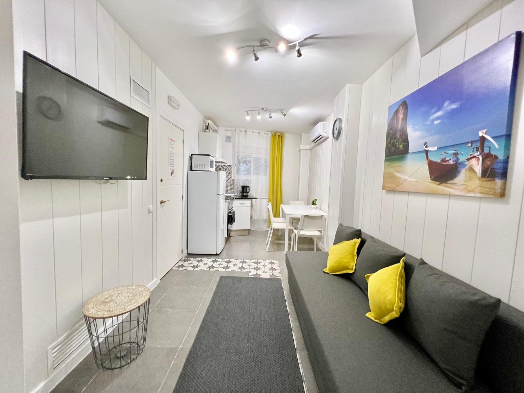 Cozy Suite Apartment, Wifi! Santa Coloma de Gramanet Kültér fotó