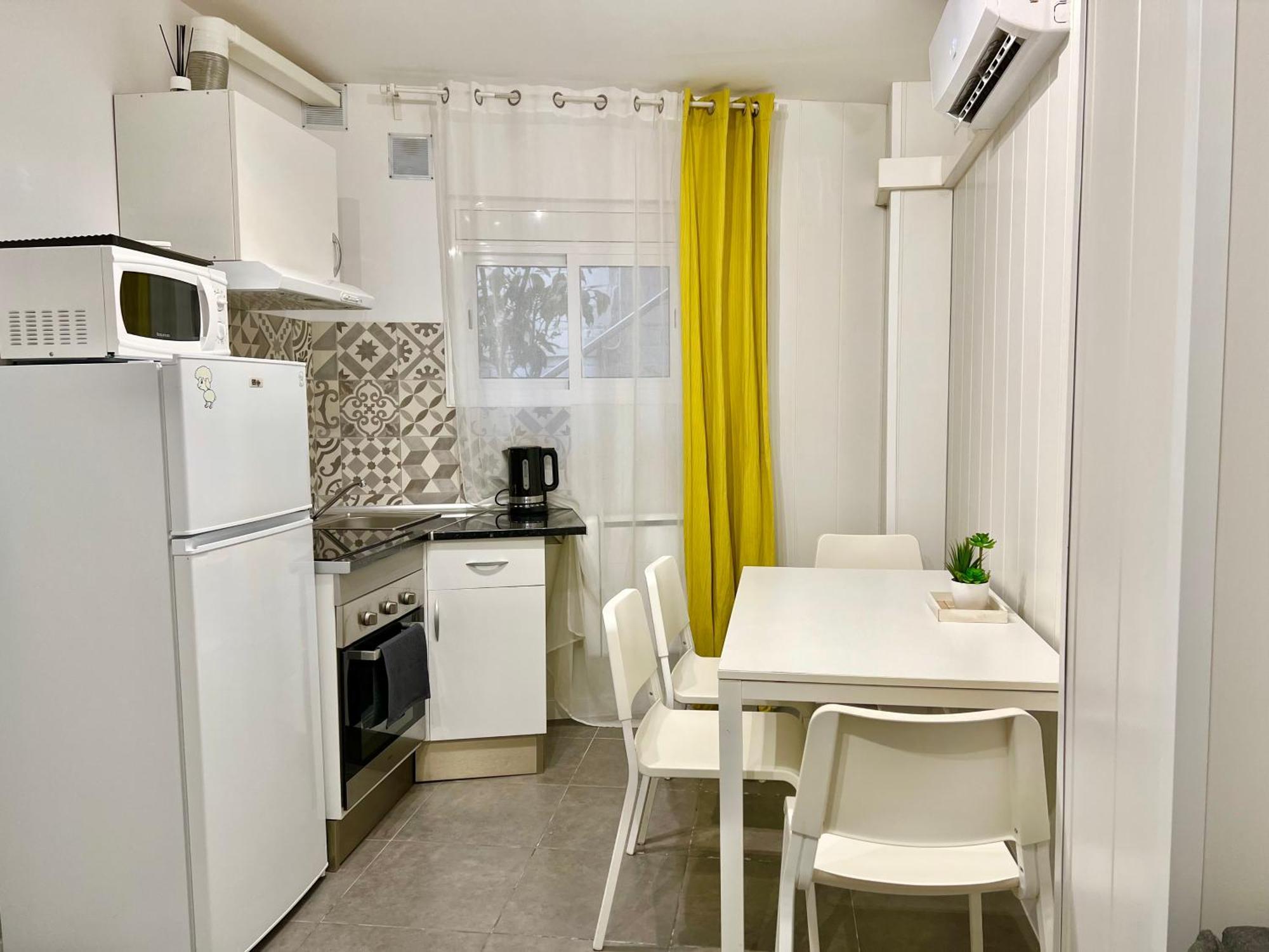 Cozy Suite Apartment, Wifi! Santa Coloma de Gramanet Kültér fotó