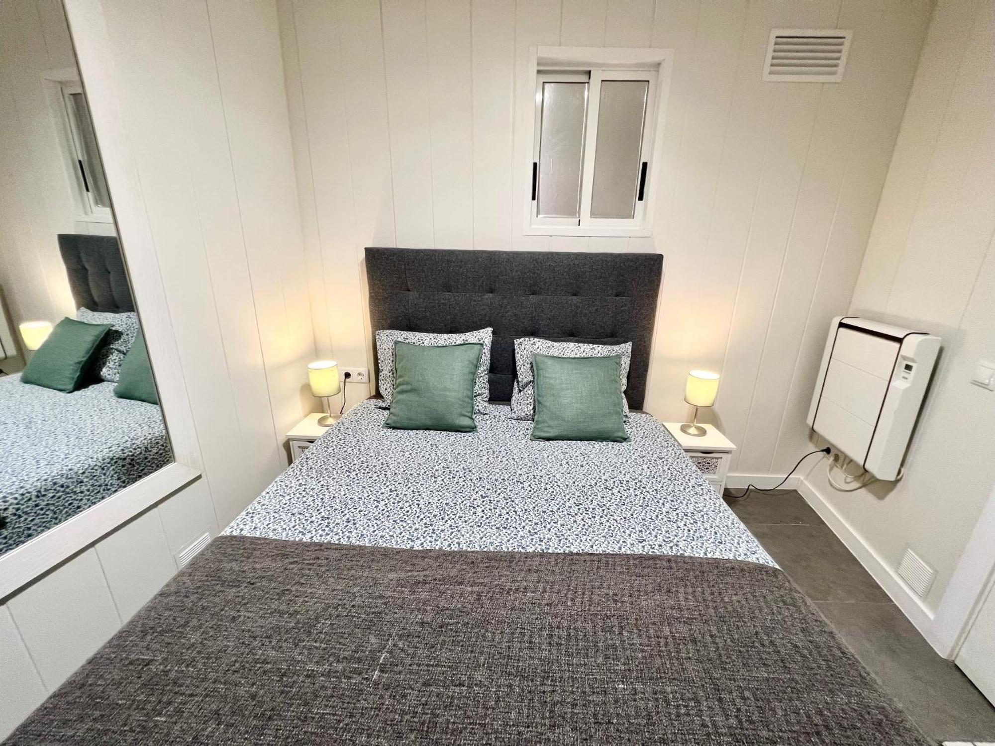 Cozy Suite Apartment, Wifi! Santa Coloma de Gramanet Kültér fotó